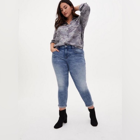 Torrid sark grey Relaxed Fit Brushed Rayon Button-Up Shirt plus size 1X - Picture 2 of 12